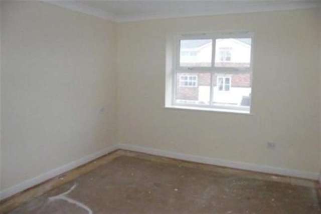  Image of 2 bedroom Flat to rent in Earlswood Drive Paignton TQ3 at Paignton, TQ3 3GR