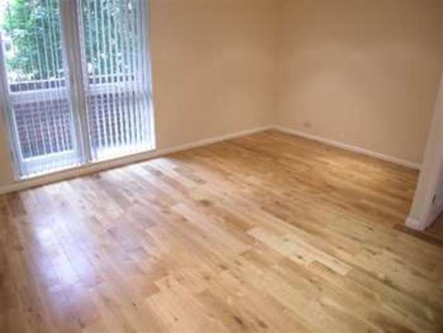  Image of 3 bedroom Maisonette to rent in Jansen Walk London SW11 at Jansen Walk London London, SW11 2AZ