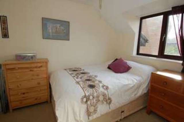  Image of 3 bedroom Terraced house for sale in Osborne Close Kidlington OX5 at Osborne Close  Kidlington, OX5 1TU