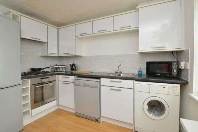  Image of 1 bedroom Property to rent in Royal Crescent Exeter EX2 at Exeter, EX2 7QB