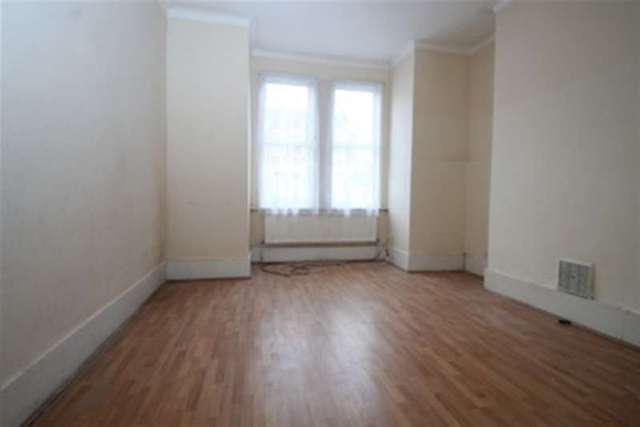  Image of 2 bedroom Flat to rent in Laleham Road London SE6 at London, SE6 2HU