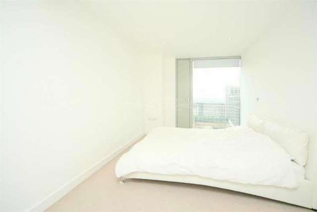  Image of 1 bedroom Flat to rent in Marsh Wall London E14 at 22 Marsh Wall  Canary Wharf, E14 9AL