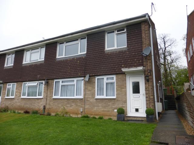  Image of 2 bedroom Maisonette for sale in Lea Vale Dartford DA1 at Crayford Kent Crayford, DA1 4DL