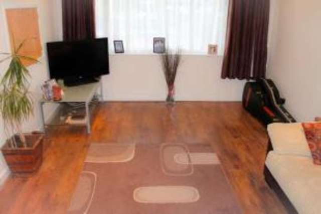  Image of 2 bedroom Maisonette for sale in Hudson Crescent Eastwood Leigh-on-Sea SS9 at Leigh-on-Sea Essex Eastwood, SS9 5XT