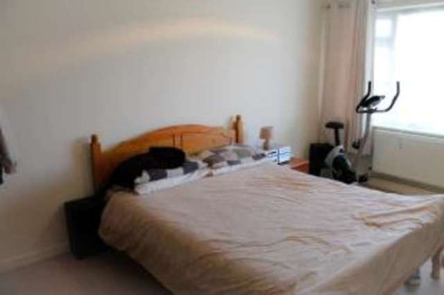 Image of 2 bedroom Maisonette for sale in Hudson Crescent Eastwood Leigh-on-Sea SS9 at Leigh-on-Sea Essex Eastwood, SS9 5XT