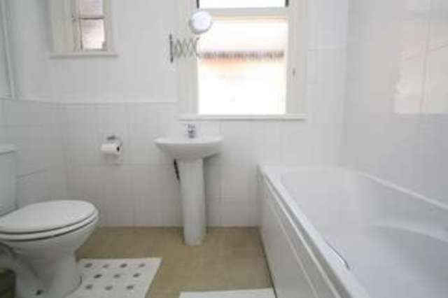  Image of 2 bedroom Property to rent in Lightcliffe Road London N13 at Lightcliffe Road London London, N13 5HD