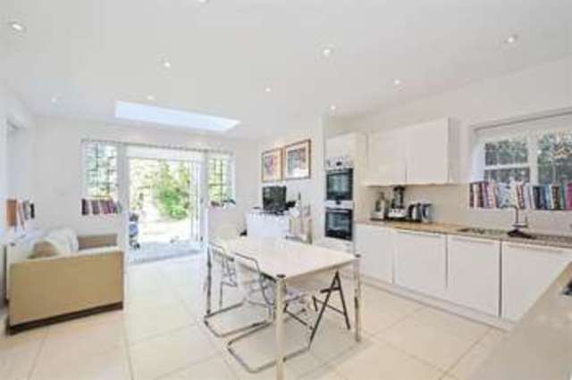  Image of 5 bedroom Detached house to rent in Linden Lea London N2 at Linden Lea Hampstead Garden Suburb Hampstead Garden Suburb, N2 0RF