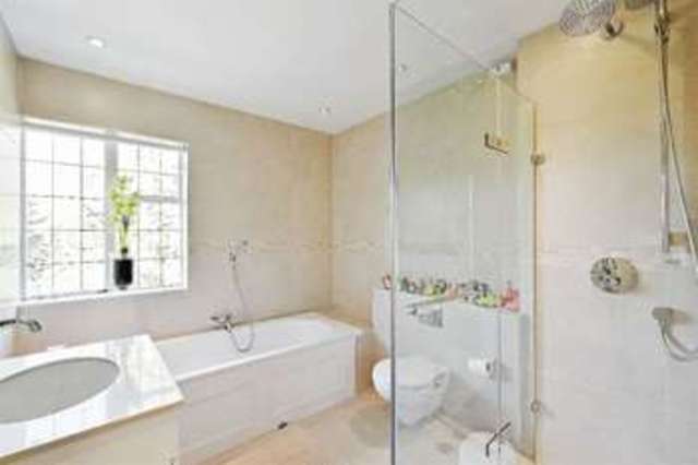  Image of 5 bedroom Detached house to rent in Linden Lea London N2 at Linden Lea Hampstead Garden Suburb Hampstead Garden Suburb, N2 0RF