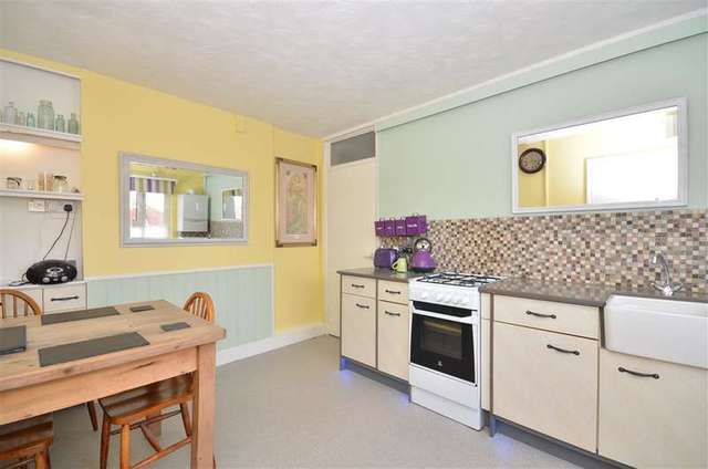  Image of 2 bedroom Flat for sale in London Road Portsmouth PO2 at Portsmouth Hampshire Portsmouth, PO2 9SD