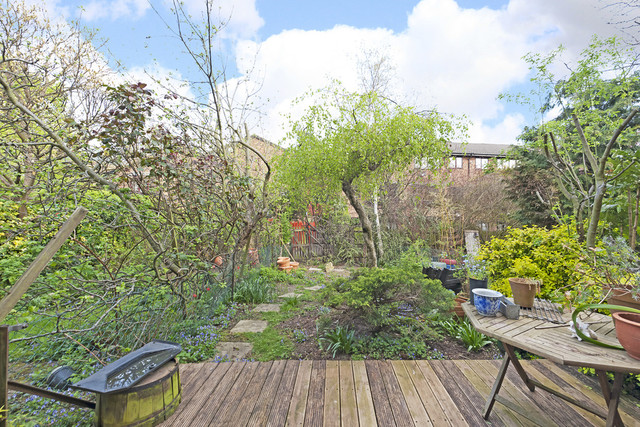  Image of 2 bedroom Semi-Detached house to rent in Hascombe Terrace Love Walk London SE5 at Love Walk Camberwell London, SE5 8SQ