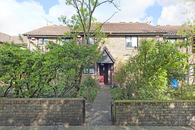  Image of 2 bedroom Semi-Detached house to rent in Hascombe Terrace Love Walk London SE5 at Love Walk Camberwell London, SE5 8SQ