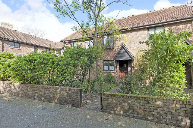  Image of 2 bedroom Semi-Detached house to rent in Hascombe Terrace Love Walk London SE5 at Love Walk Camberwell London, SE5 8SQ