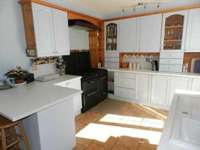  Image of 3 bedroom Terraced house for sale in Luton Road Toddington Dunstable LU5 at Luton Road  Toddington, LU5 6DF
