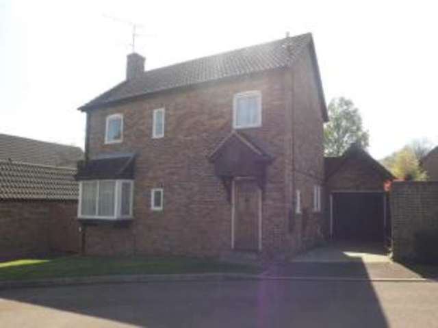  Image of 4 bedroom Detached house for sale in Ivar Gardens Lychpit Basingstoke RG24 at Lychpit Basingstoke Chineham, RG24 8YD