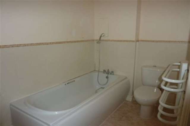  Image of 2 bedroom Flat to rent in Maltings Close London E3 at London, E3 3TD