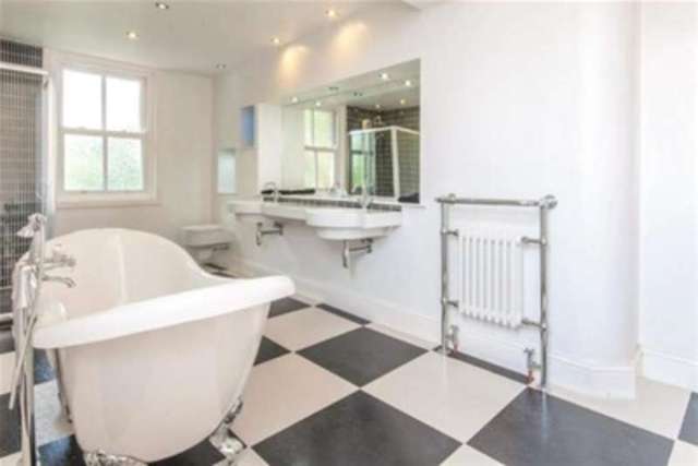  Image of 4 bedroom Detached house to rent in Manchester Road Bury BL9 at Bury, BL9 9NS