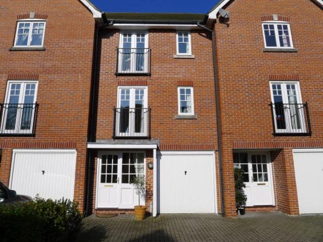  Image of 3 bedroom Detached house to rent in Quayside Walk Marchwood Southampton SO40 at Marchwood Southampton Not specified, SO40 4AH