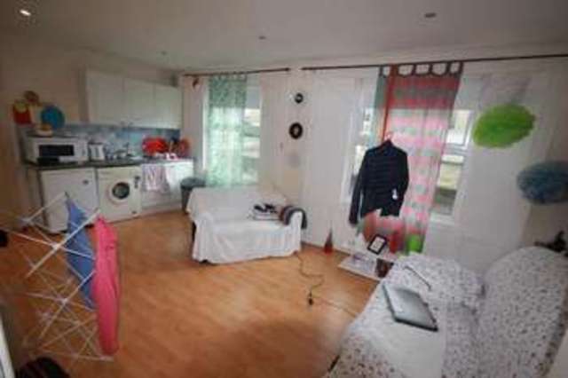  Image of Studio flat to rent in Mildmay Road London N1 at London N1 4NG Islington, N1 4NG