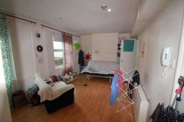  Image of Studio flat to rent in Mildmay Road London N1 at London N1 4NG Islington, N1 4NG
