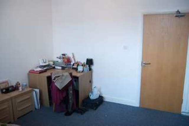  Image of 3 bedroom Flat to rent in Millstone Lane Leicester LE1 at Millstone Lane  Leicester, LE1 5JN