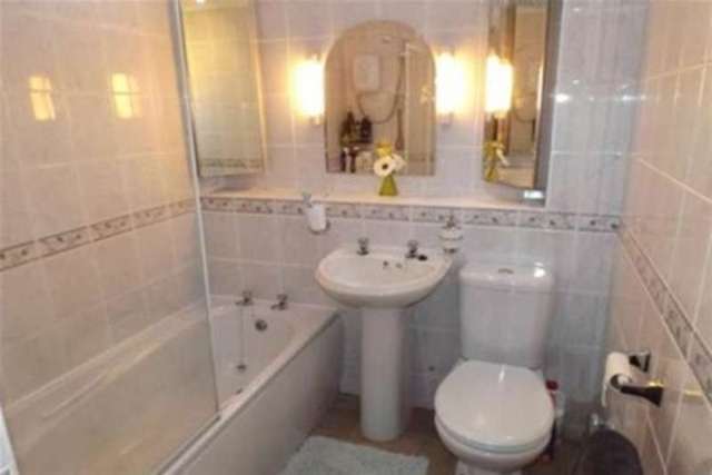  Image of 1 bedroom Flat to rent in Ashley Road Parkstone Poole BH14 at Poole, BH14 9BZ