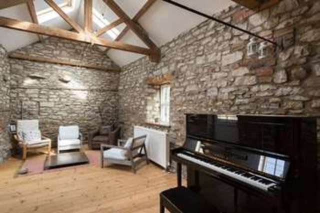  Image of 5 bedroom Property for sale in Potter Hill Pickering YO18 at 39 Potter Hill  Pickering, YO18 8AD