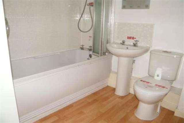  Image of 2 bedroom Flat to rent in Courthouse Road Tetbury GL8 at Tetbury, GL8 8SZ