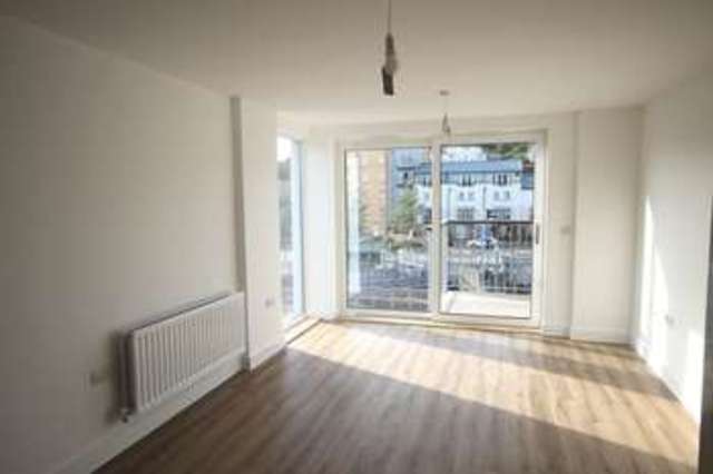  Image of 2 bedroom Flat to rent in Newfoundland Way Portishead Bristol BS20 at Newfoundland Way Portishead Portishead, BS20 7QF