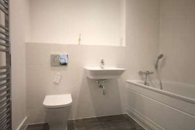  Image of 2 bedroom Flat to rent in Newfoundland Way Portishead Bristol BS20 at Newfoundland Way Portishead Portishead, BS20 7QF