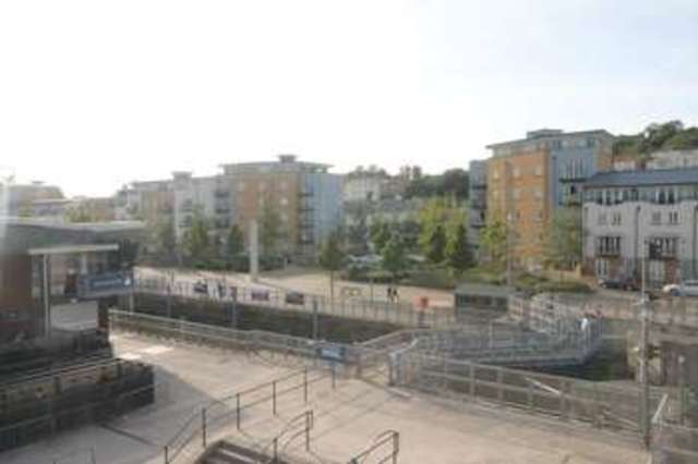  Image of 2 bedroom Flat to rent in Newfoundland Way Portishead Bristol BS20 at Newfoundland Way Portishead Portishead, BS20 7QF