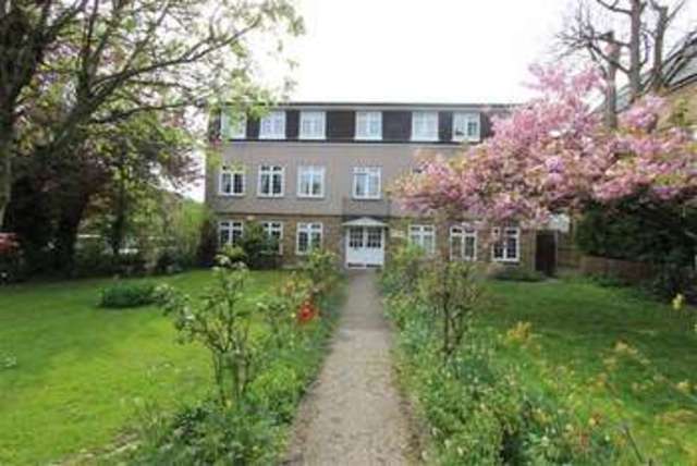 Image of 2 bedroom Flat to rent in Newminster Court The Ridgeway The Ridgeway Enfield EN2 at Newminster Court Enfield Enfield, EN2 8QW