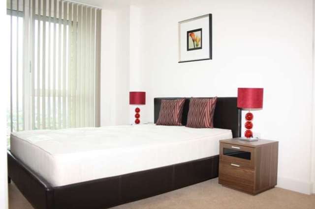  Image of 3 bedroom Flat to rent in Jefferson Plaza London E3 at Marner Point  Bow, E3 3QE