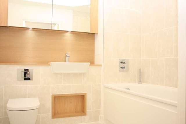  Image of 3 bedroom Flat to rent in Jefferson Plaza London E3 at Marner Point  Bow, E3 3QE