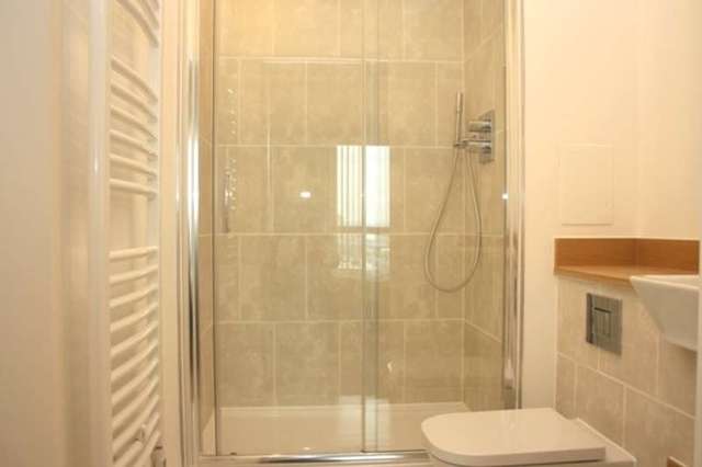  Image of 3 bedroom Flat to rent in Jefferson Plaza London E3 at Marner Point  Bow, E3 3QE