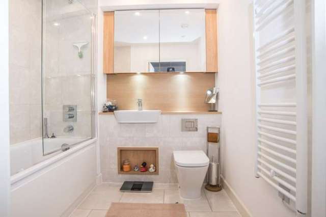  Image of 1 bedroom Flat to rent in Jefferson Plaza London E3 at Marner Point  Bow, E3 3QB