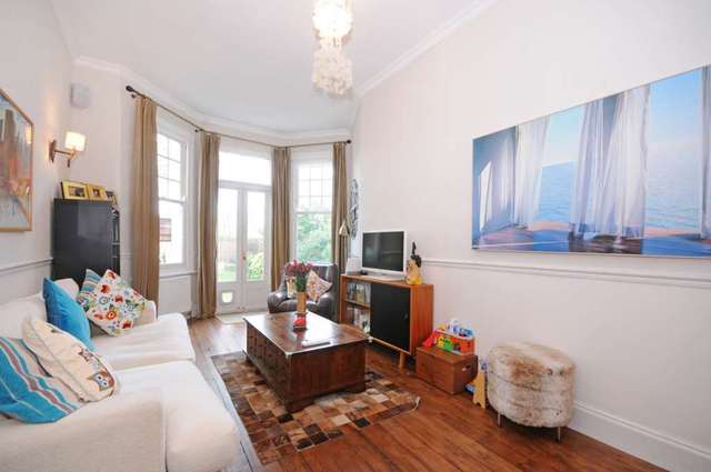  Image of 2 bedroom Flat to rent in Oakhill Road London SW15 at Oakhill Road East Putney London, SW15 2QJ