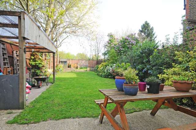  Image of 2 bedroom Flat to rent in Oakhill Road London SW15 at Oakhill Road East Putney London, SW15 2QJ
