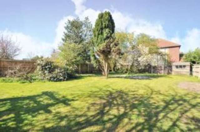  Image of 4 bedroom Detached house for sale in Oakley Road Bromley BR2 at Bromley  Bromley Common, BR2 8HG
