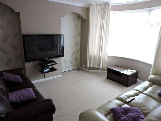  Image of 3 bedroom Detached house to rent in Oulton Road Ipswich IP3 at Ipswich, IP3 0QD