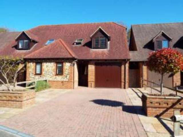  Image of 3 bedroom Semi-Detached house for sale in Verica Gardens Pamber Heath Tadley RG26 at Pamber Heath Tadley Pamber Heath, RG26 3EU