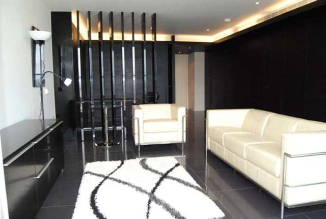  Image of Flat to rent in Pan Peninsula Square London E14 at Canary Wharf  London, E14 9HJ