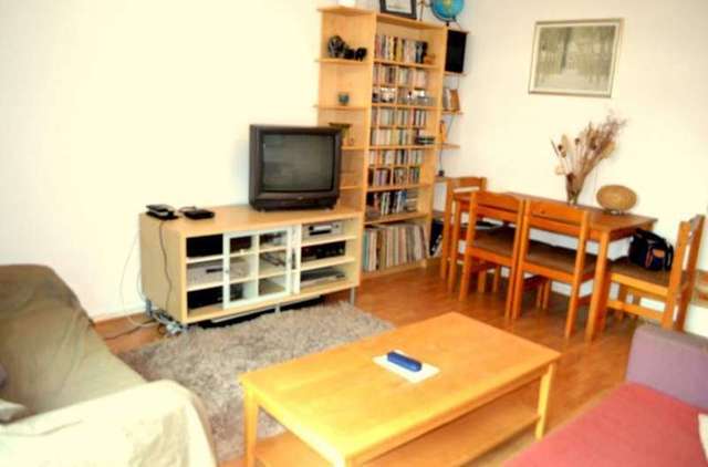  Image of 2 bedroom Flat to rent in Petticoat Square London E1 at Aldgate East, E1 7EB