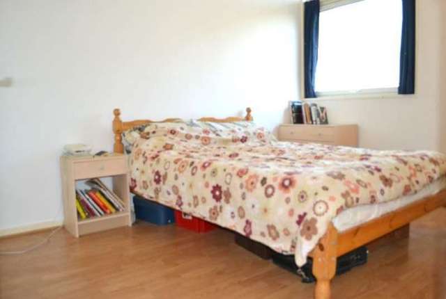  Image of 2 bedroom Flat to rent in Petticoat Square London E1 at Aldgate East, E1 7EB