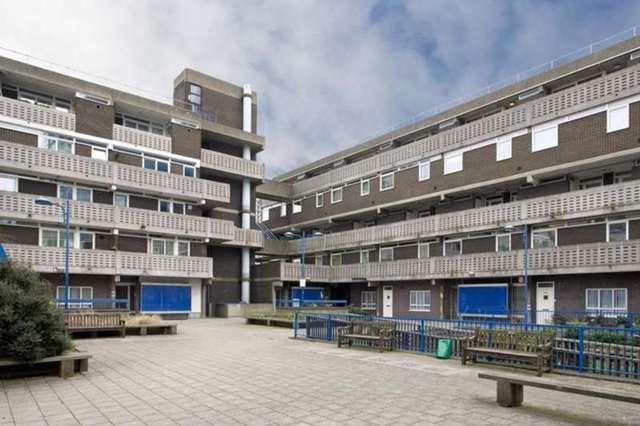  Image of 2 bedroom Flat to rent in Petticoat Square London E1 at Aldgate East, E1 7EB