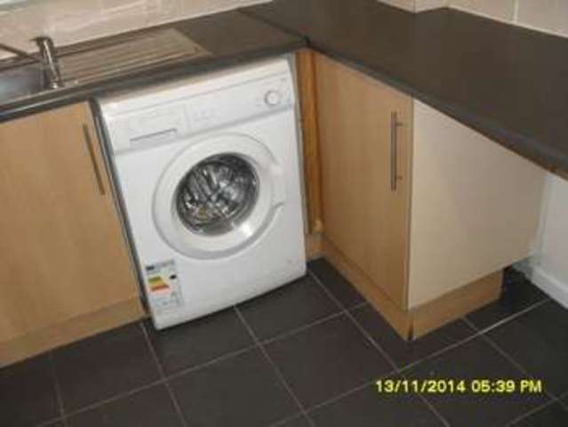  Image of 4 bedroom Property to rent in Pluto Close Salford M6 at Pluto Close Room 2 Salford, M6 6HF