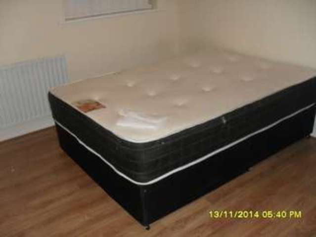  Image of 4 bedroom Property to rent in Pluto Close Salford M6 at Pluto Close Room 2 Salford, M6 6HF