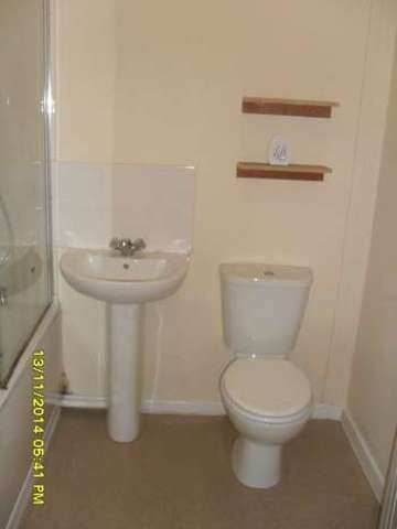  Image of 4 bedroom Property to rent in Pluto Close Salford M6 at Pluto Close Room 2 Salford, M6 6HF