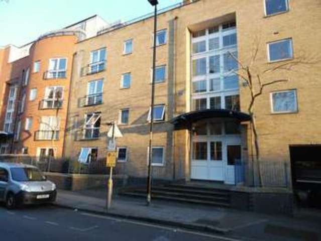  Image of 2 bedroom Property to rent in Poplar High Street London E14 at London, E14 0BG