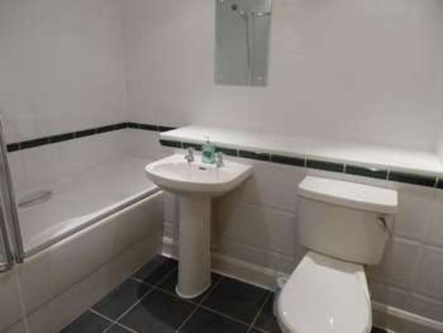  Image of 2 bedroom Property to rent in Poplar High Street London E14 at London, E14 0BG