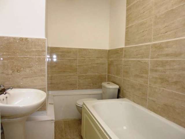  Image of 2 bedroom Flat to rent in Portland Road London SE25 at Portland Road  London, SE25 4QB